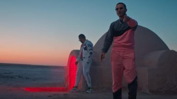 Le pantalon de jogging Nike rose et gris porté par RTM de D.T.F dans DTF - Veni Qui [Clip Officiel]