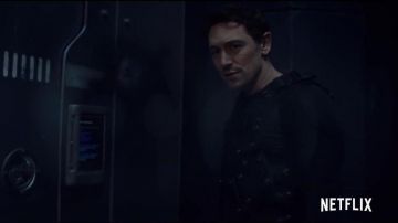 Thermal long sleeve winter gear worn by John Robinson (Toby Stephens) in Lost in Space (S02)