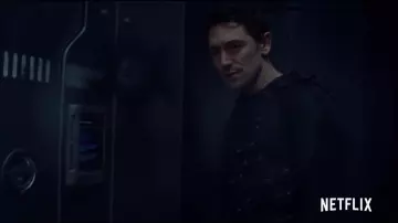 Thermal long sleeve winter gear worn by John Robinson (Toby Stephens) in Lost in Space (S02)