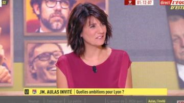 Le haut coupe droite effet bimatière couleur tomette de Estelle Denis dans L'Équipe d'Estelle le 10.10.2019