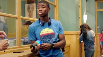 La camiseta "Kelly beach" de Souleymane Myriel en Tomorrow Belongs to Us