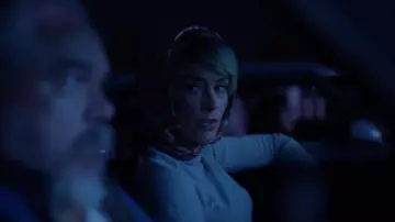 White turtleneck long sleeve sweatshirt worn by Doris Dearie (Abigail Spencer) in Reprisal (S01)