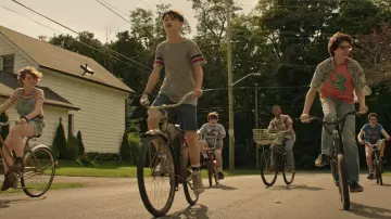 Pink And Green Parasite hand shirt worn by Richie (Finn Wolfhard) in IT: Chapter Two