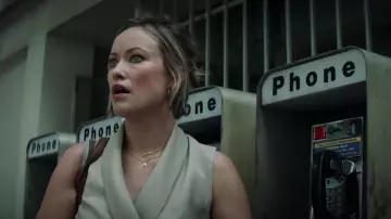 The collar of Kathy Scruggs (Olivia Wilde) in The case of Richard Jewell