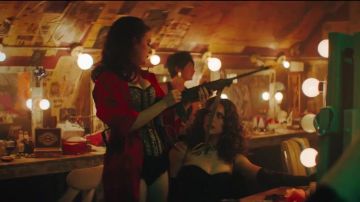 Floral black lace corset worn by Meredith (Madison Davenport) in Reprisal (S01)