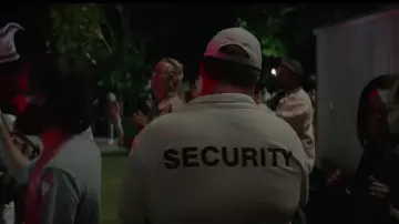 The polo white Security of Richard Jewell (Paul Walter Hauser) in The case of Richard Jewell