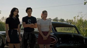 Rouge Velours côtelé Jupe portée par Betty Cooper (Lili Reinhart) dans Diva Saison 4 Episode 1