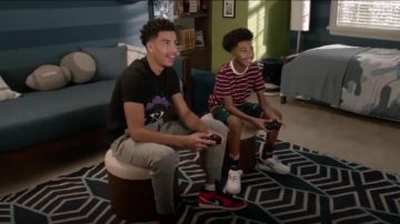 Kenzo Œil Noir T-Shirt porté par Andre Johnson, Jr (Marcus Scribner), en black-ish Saison 6 Épisode 3