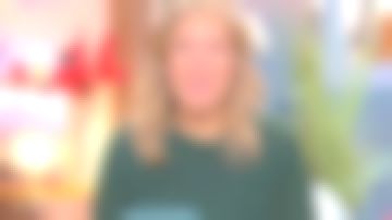 Le pull vert col rond, manches raglan de Agathe Lecaron dans La maison des maternelles le 11.10.2019