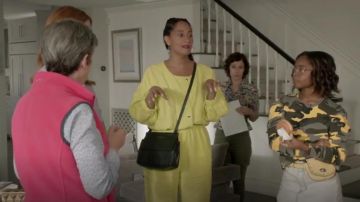 Rachel Comey Holt combinaison portée par arc-en-ciel Johnson (Tracee Ellis Ross), en black-ish Saison 6 Épisode 3