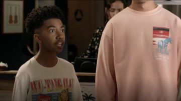 Urban Outfitters Wu Tang Clan Tigre Long Sleeve Tee porté par Jack Johnson (Miles Brun), en black-ish Saison 6 Épisode 1