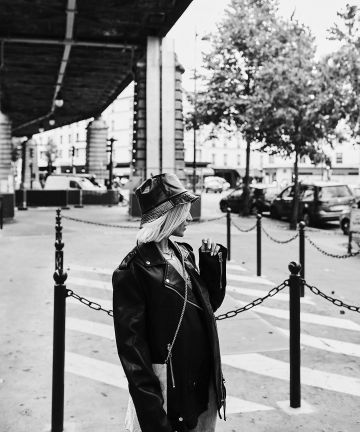 Le bob réversible noir ou petits carreaux simili cuir de Noholita sur le compte Instagram de @noholita