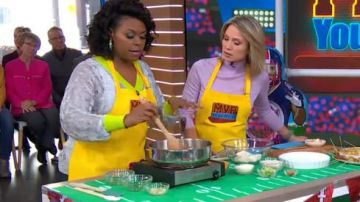 Suéter de cuello de tortuga de theory Foundation usado por Amy Robach en Good Morning America Weekend 11 de octubre de 2019