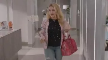 Pistola Monroe Side-Stripe Cropped Cigarette Jeans in Light Wash usado por Roxy Doyle (Emily Osment) en Almost Family Temporada 1 Episodio 2