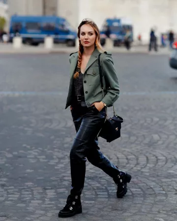 The black pants leather effect of Ophélie Duvillard account on the Instagram of @opheduvillard