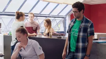 The green t-shirt Low Battery of Georges (Mayel Elhajaoui) in Tomorrow belongs to us