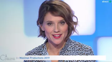 The shirt leopard collar ruffled and small buttons pressure of Melanie Taravant in C to tell the 11.10.2019