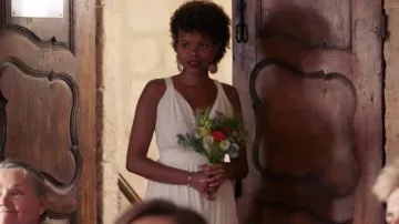 The wedding dress of Jenny (Chanel Victor) in Tomorrow belongs to us