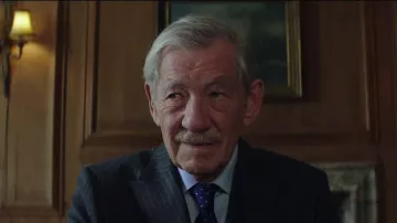 The blue tie with polka dots of Roy Courtnay (Ian McKellen) in The Art of the lie