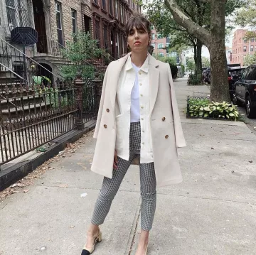The cigarette pants gingham worn by Violet on the account Instagram of @violette_fr 