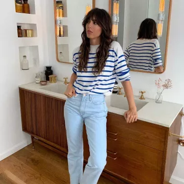The jean right high waist light blue worn by Violet on the account Instagram of @violette_fr 