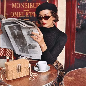 The purse box wicker worn by Taylor LaShae on the account Instagram of @taylorlashae 