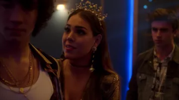 The crown worn by Read (Danna Paola) in Elite (S02E01)