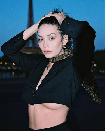 The scarf leopard worn by Taylor LaShae on the account Instagram of @taylorlashae