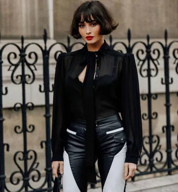 The blouse transparent black neck ascot worn by Taylor Lashae on the account Instagram of @taylorlashae