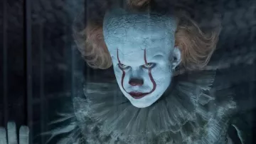 La réplica de la máscara de That / Pennywise (Bill Skarsgård) en It: Capítulo 2