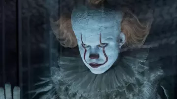 La réplica de la máscara de That / Pennywise (Bill Skarsgård) en It: Capítulo 2