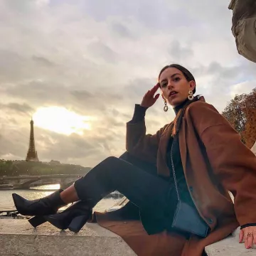 The boots with heels black worn by Emily on the account Instagram of @amelie.dias 