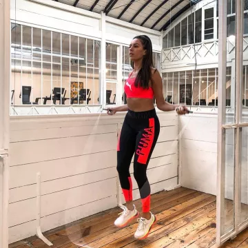 The bra red Puma worn by Emily on the account Instagram of @amelie.dias 