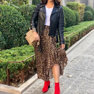 Las botas rojas que lleva Chloé en la cuenta de Instagram de @chloe_letellier 