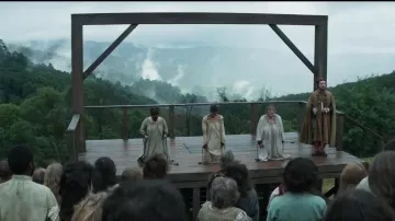 Blanc médiévale maillot porté par Judy (Mia Wasikowska) comme on le voit dans Judy & Punch