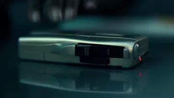 Tape recorder used by Poppy Parnell (Octavia Spencer) in Truth be told (Season 1)