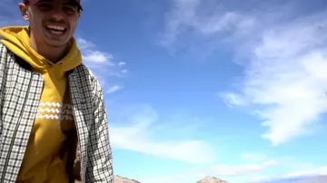 Chaqueta a cuadros Lacoste de Prime en su clip Tout Donner