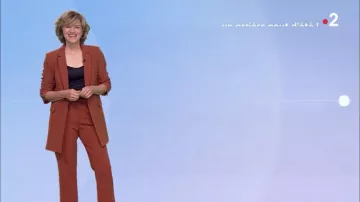 Blazer brown Valerie Mauritius in Weather of France 2 of the 12.10.2019
