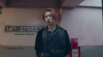 The necklace chain silver Kim Hee-chul in the clip 'I Think I' SUPER JUNIOR 슈퍼주니어 