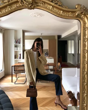 Les sandales beige de Leia sur le compte Instagram de @leiasfez