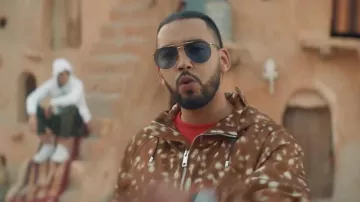 The sunglasses frames aviator, Ray-Ban of R. K. M in the clip Veni That of DTF