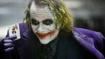 La réplique du costume du Joker (Heath Ledger) dans The Dark Knight : Le Chevalier noir