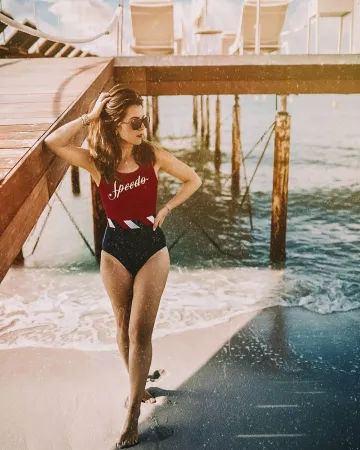 Le maillot de bain de elodieinparis sur le compte Instagram de @elodieinparis