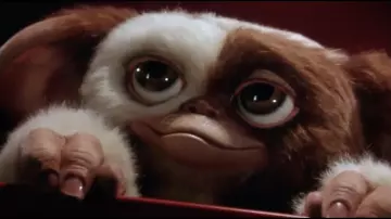 Doll dancing Gizmo in Gremlins