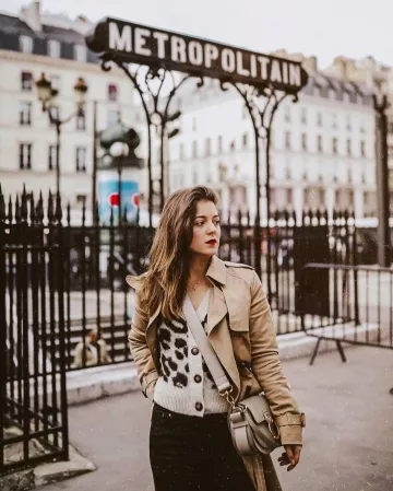 Le pull léopard de elodieinparis sur le compte Instagram de @elodieinparis