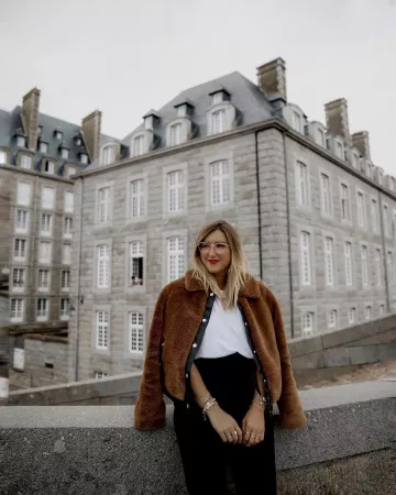 The brown coat of Floriane L account on the Instagram of @floriane_lt