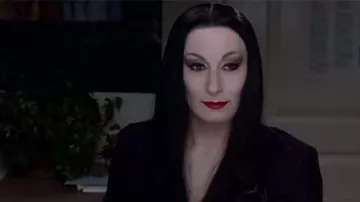 La peluca de Morticia Addams (Anjelica Huston) en La familia Addams