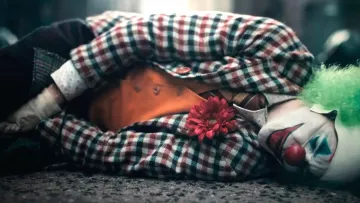 Checked overcoat worn by / The as seen in Joker worn by Arthur Fleck (Joaquin Phoenix) Joker #challengehalloween2019