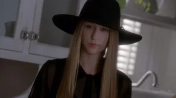 El sombrero de Zoe Benson (Taissa Farmiga) en American Horror Story (Temporada 3) #challengehalloween2019