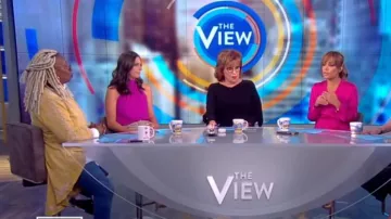 Maje Vestido de satén asimétrico usado por Sunny Hostin en The View 11 de octubre de 2019